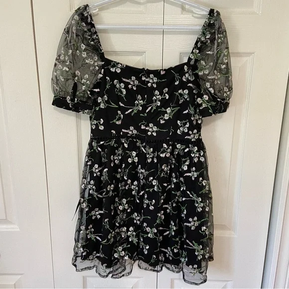 Lulus NWT Radiant Love Black Embroidered Floral Cut Out Skater Mini Dress M - Picture 8 of 13